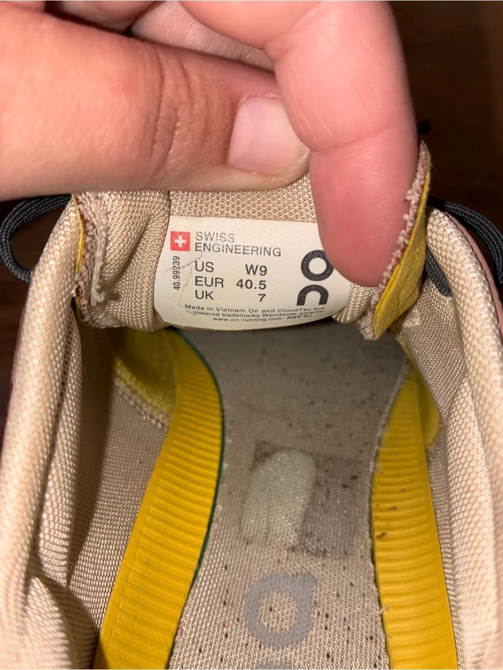 On Cloud X  Women’s Sneaker Pink Mocha & Sand Running Shoe - size 9